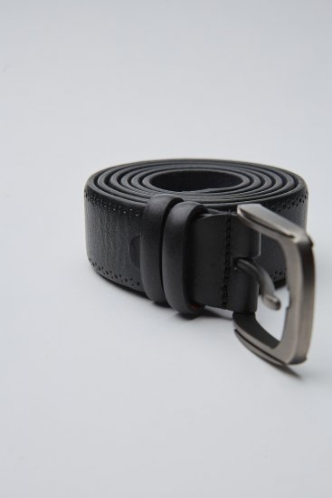 Мужской ремень черный классический с перфорацией